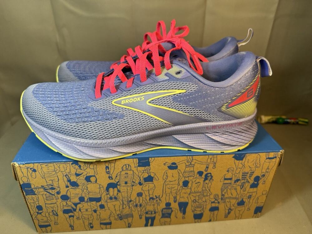 LEVITATE 6 Brooks running shoes women size 9.5 EXCELLENT condition Purple/pink